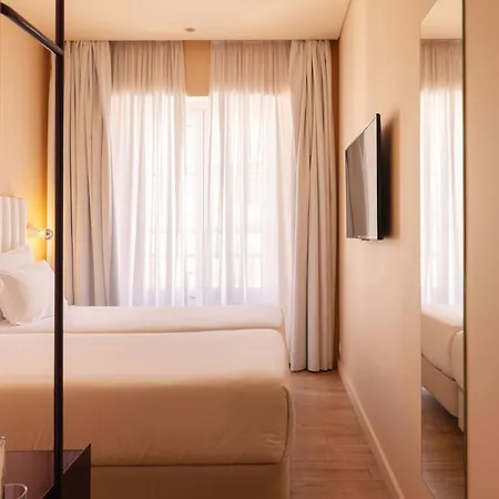 מלון Esqina Cosmopolitan 4*