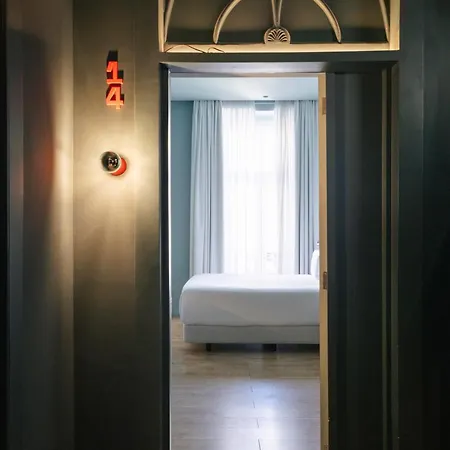Esqina Cosmopolitan Hotel 4*