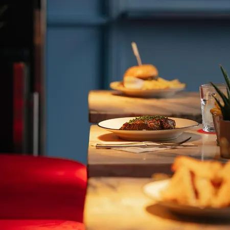 Esqina Cosmopolitan Otel 4*