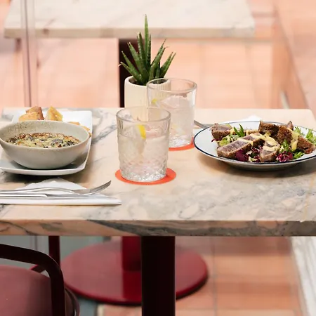 Esqina Cosmopolitan Otel 4*