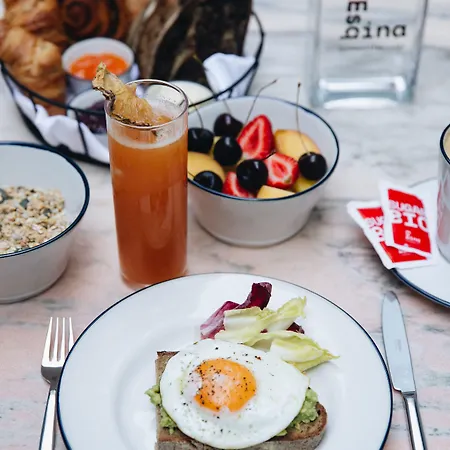 Esqina Cosmopolitan Otel 4*